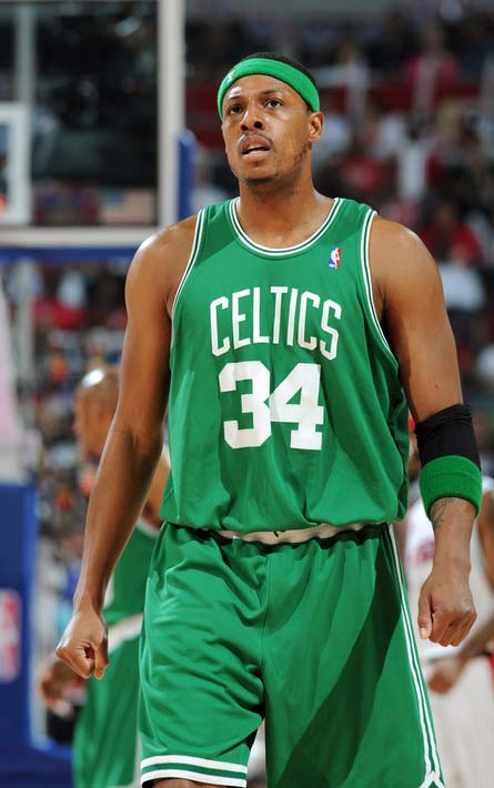 记者：特瓦斯的工资帽规则是13年的，现在25年了，该调整了（记者：特瓦斯的工资帽沿用自2013年，如今已到2025年，是时候更新了）