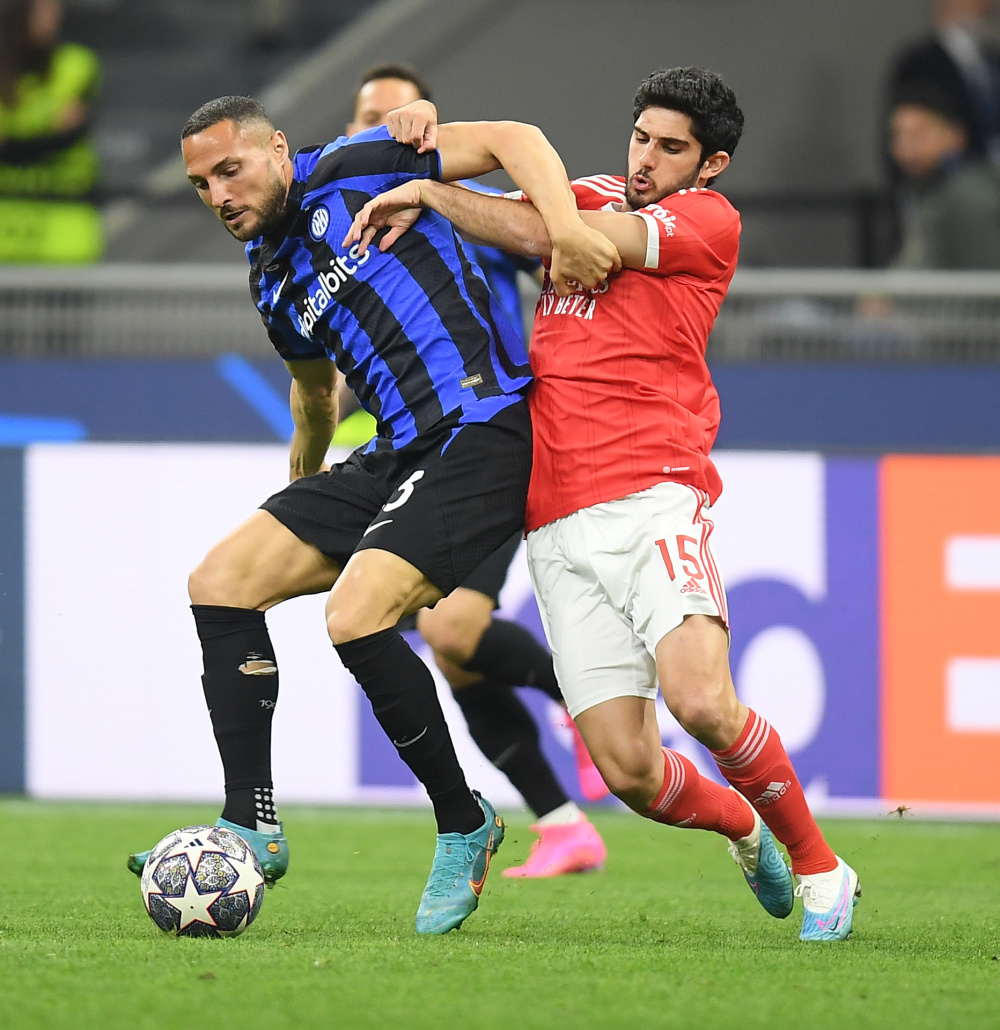 中超：北京国安客场2-1逆转上海申花（中超战报：北京国安客场2比1逆转上海申花）