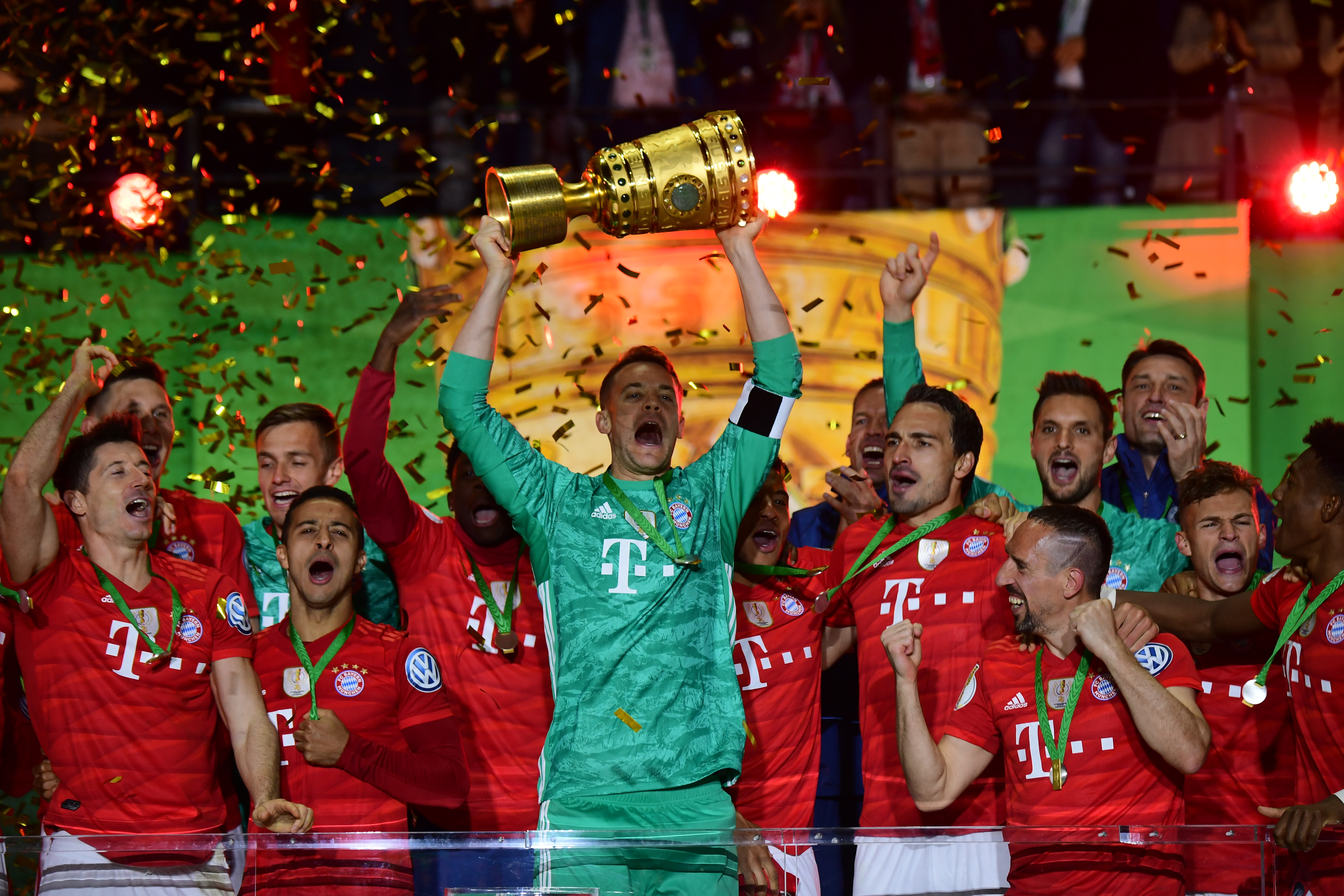 美记：太阳对交易理查德持开放态度，他能换来多个次轮签（美媒：太阳对理查德交易持开放态度，预计可换回多枚次轮签）