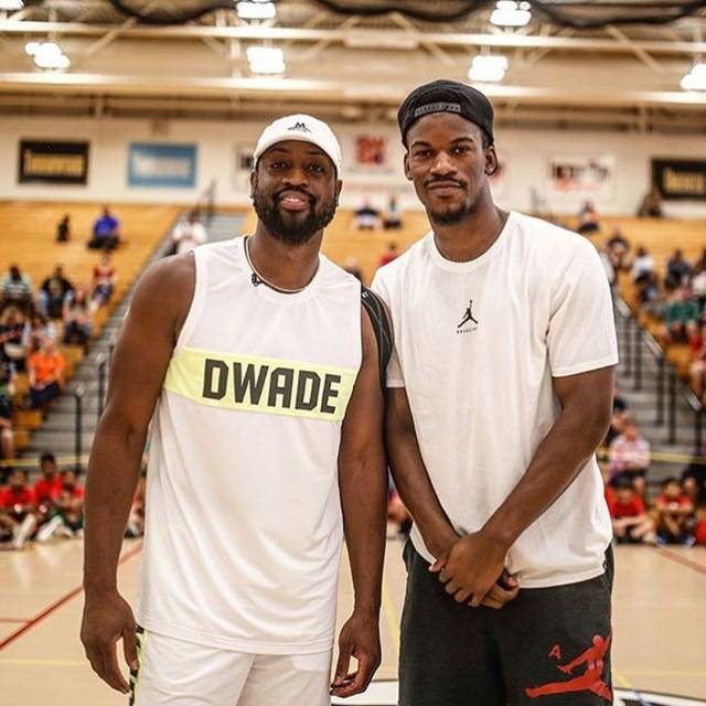 记者：皇马今天训练维尼修斯与姆巴佩长时间与教练组进行沟通（据记者报道，皇马今日训练中，维尼修斯和姆巴佩与教练组长时间交流）