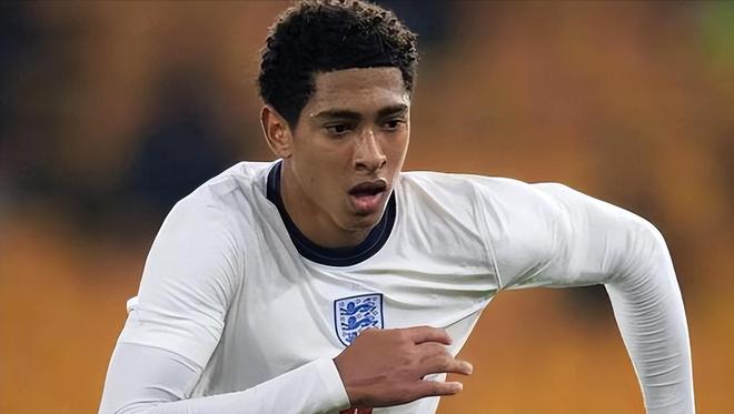 参观诺坎普，梅西：我回到了我怀念的地方，希望有一天能回来（梅西探访诺坎普：回到牵挂之地，盼有朝一日再归）