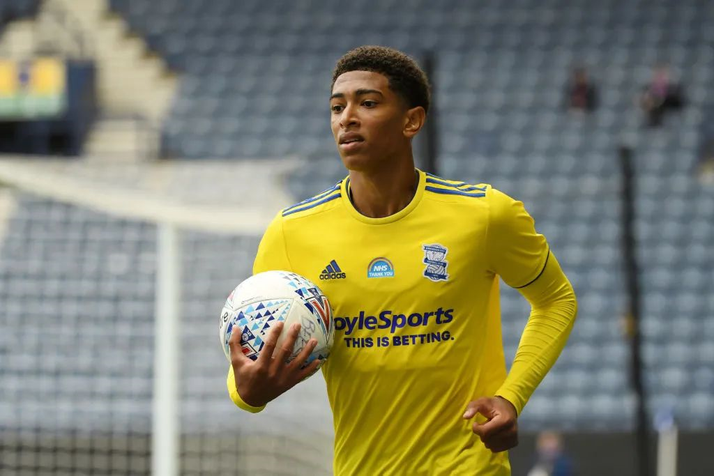 记者：梅西不考虑以球员身份回巴萨，若回归会是担任管理职务