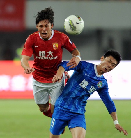 记者：不止巴黎和巴萨有意穆尼奥斯，曼城和切尔西也在关注他（记者：除巴黎与巴萨外，曼城、切尔西亦在关注穆尼奥斯）