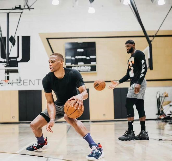 4豪门疯抢4000万巨星！26岁巴西妖王成冬窗最大悬念（四大豪门围抢4000万王牌！26岁巴西妖星成冬窗最大变数）