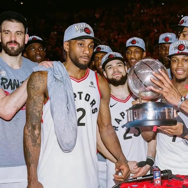 西甲前瞻：巴萨剑指7连胜巩固领跑，奥萨苏纳沦落保级军团（西甲前瞻：巴萨冲击七连胜稳固榜首，奥萨苏纳陷入保级泥潭）