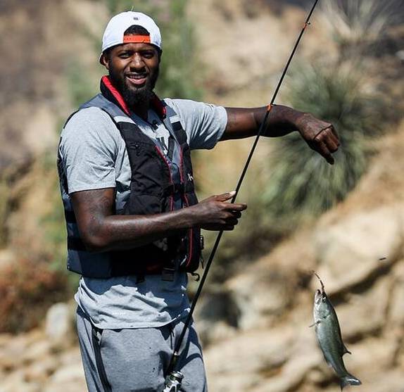 孙颖莎为何不站C位？刘国梁为何不与日本队握手？原因不言而喻（孙颖莎为何未站中间？刘国梁为何未与日本队握手？背后缘由一目了然）