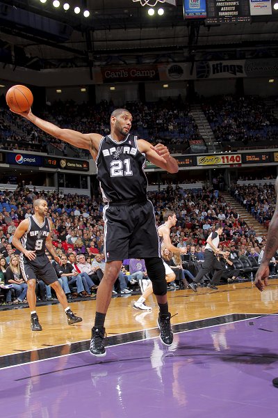 德拉富恩特：我们和皇马队医保持联系，赫伊森暂时不离队（德拉富恩特：已与皇马队医沟通，赫伊森短期内不会离队）