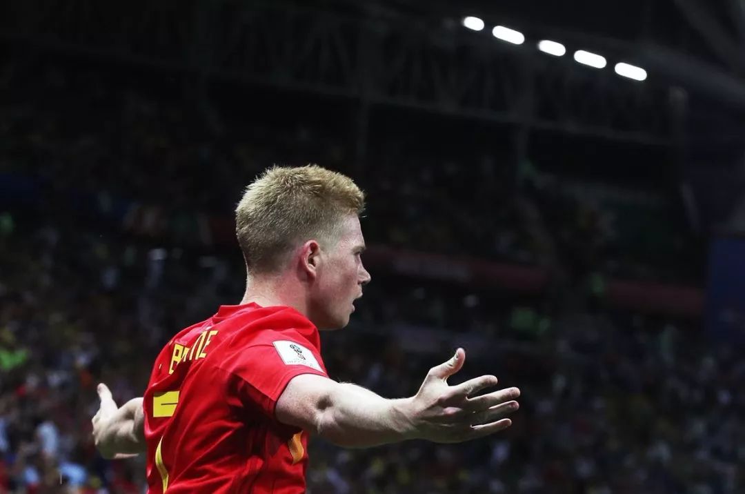 卡什：今夏只想留在维拉；还在找对象，波兰女生请私信我（卡什：今夏只愿留守维拉；仍在寻觅另一半，波兰女孩欢迎私信）